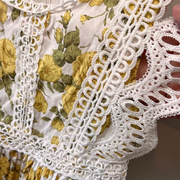 Trish Scully Everly Dress in Yellow Floral White Lace- Size. 5 - Picture 6 of 6
